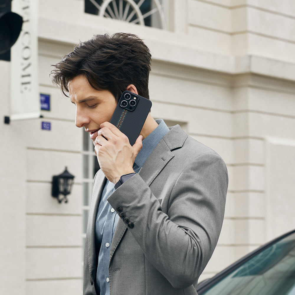 Apple iPhone 15 Pro Kılıf Magsafe Şarj Özellikli 600D Aramid Fiber Pitaka Tactile Woven Orchestra Serisi Rhapsody Kapak Siyah