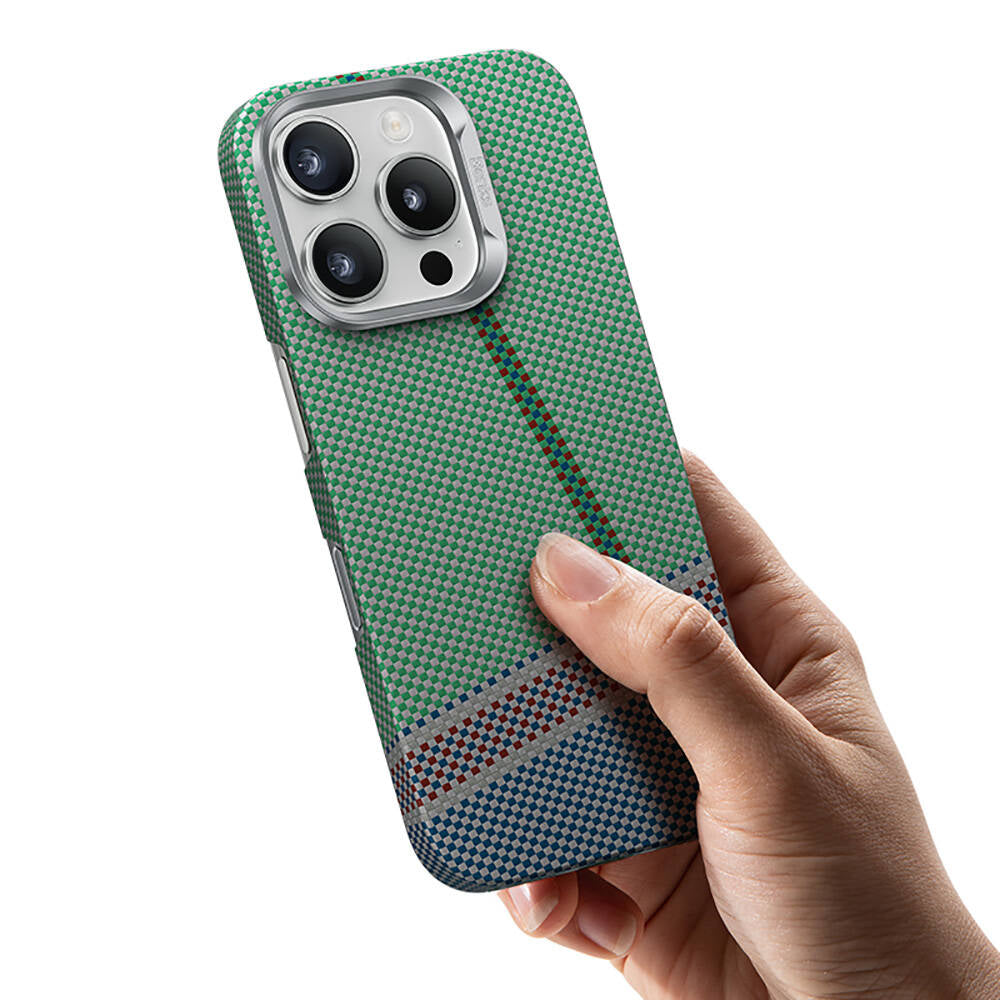 Apple iPhone 15 Pro Max Kılıf Magsafe Şarj Özellikli Karbon Fiber Tasarımlı Benks Passion Green ArmorAir Kevlar Kapak Yeşil