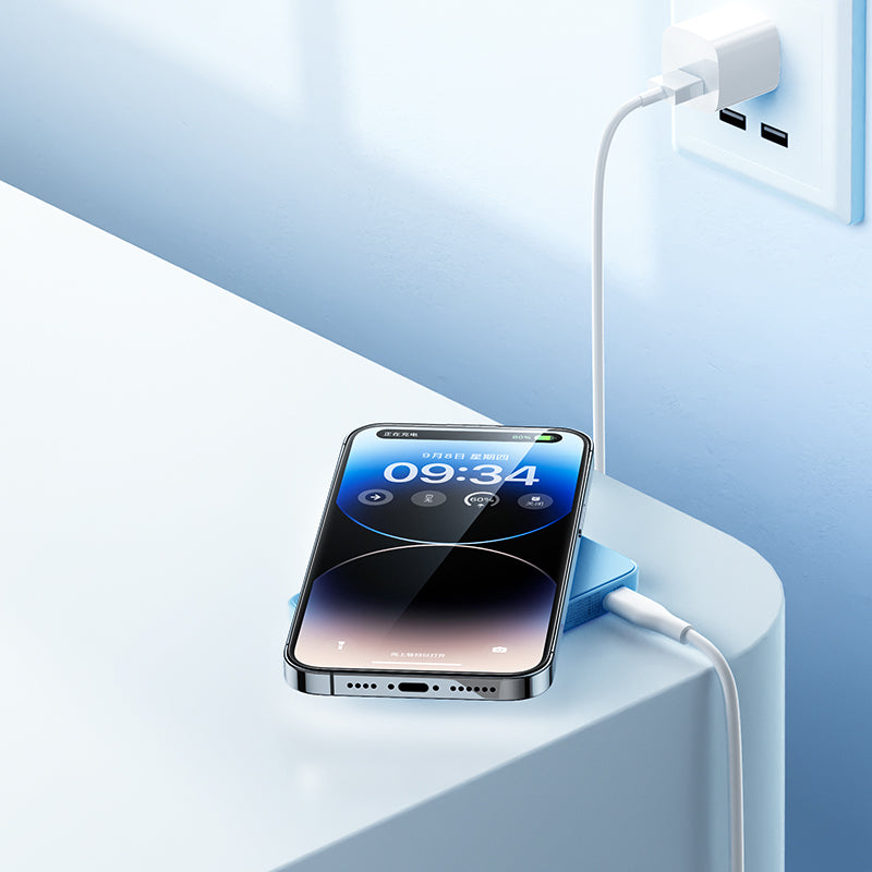 Benks MP07 Magsafe Magnetik İnce Tasarımlı Powerbank 10000mAh iPhone 12-13-14 Serisi Siyah