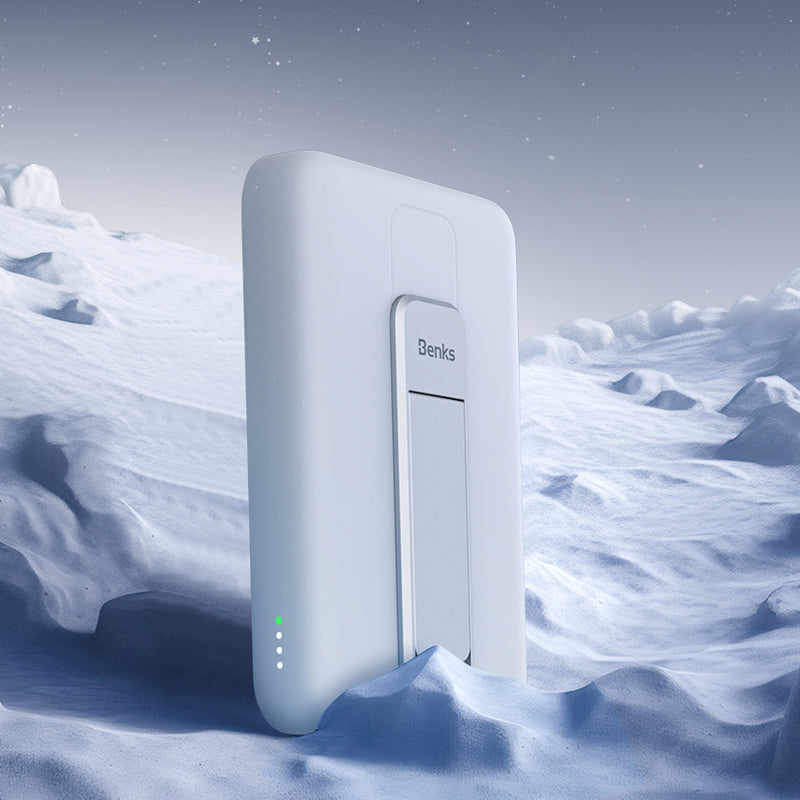 Benks MP08 Magsafe Magnetik Standlı İnce Tasarımlı Powerbank 10000mAh Beyaz