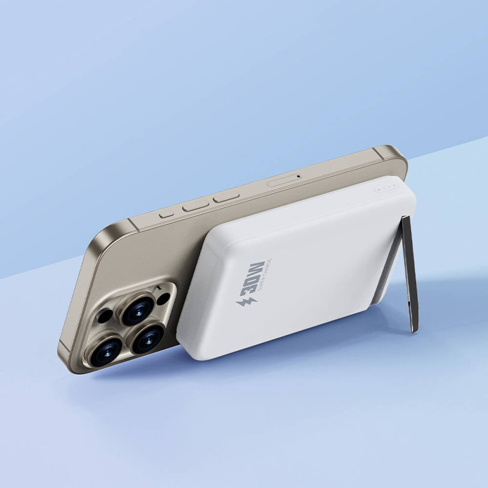 Wiwu Wi-P031 Qi2 Şarj Teknolojili LED Işık Göstergeli Standlı 30W Taşınabilir Magsafe Wireless Powerbank 10.000mAh Beyaz