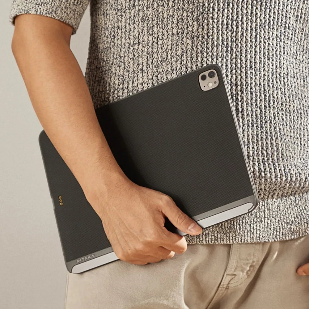 Apple iPad Pro 11 2025 M5 Kılıf Aramid Fiber Pitaka Ultra-Slim Classic Serisi Tablet Kapak Siyah