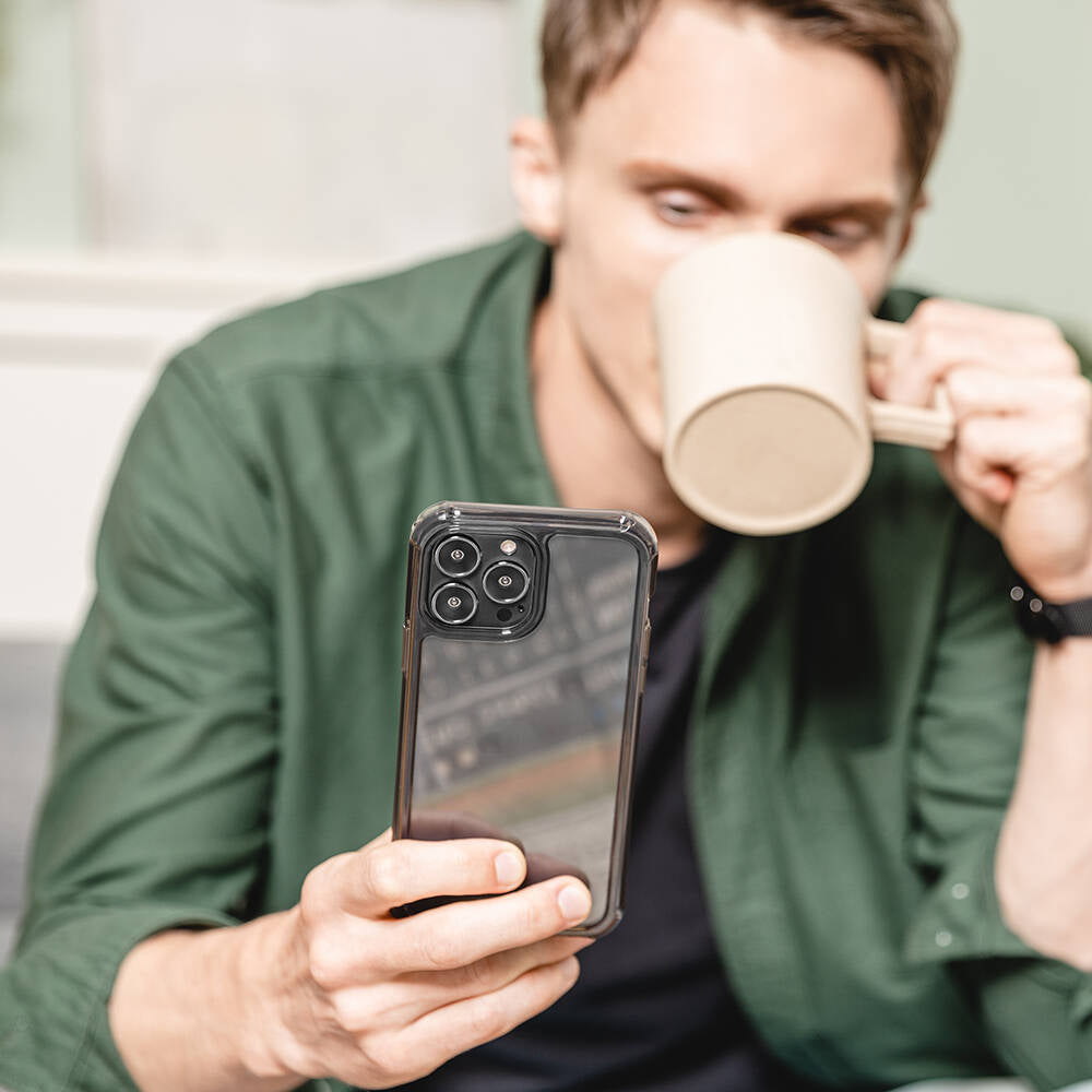 Apple iPhone 13 Kılıf Anti-Mikrobiyal Şok Önleyicili Şeffaf Lisanslı Switcheasy Alos Kapak Renksiz