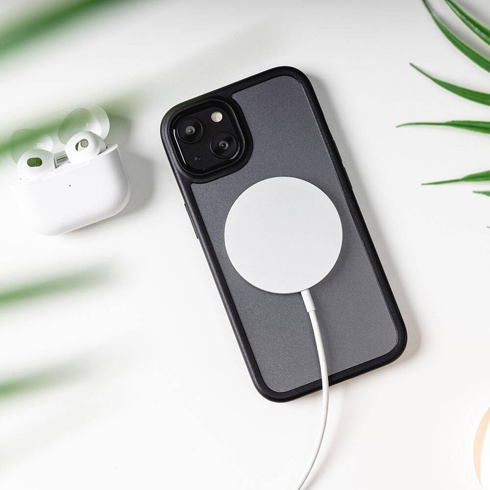 Apple iPhone 13 Kılıf Ultra İnce Şok Önleyicili Lisanslı Switcheasy Aero Plus Kapak Siyah