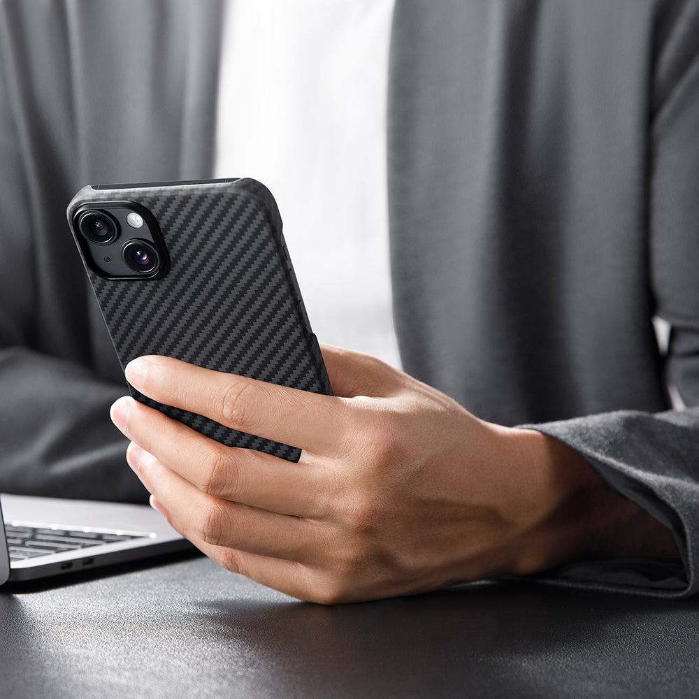 Apple iPhone 14 Kılıf Magsafe Şarj Özellikli 1500D Aramid Fiber Pitaka Ultra-Slim Classic Serisi Black-Grey Twill Kapak Siyah-Gri