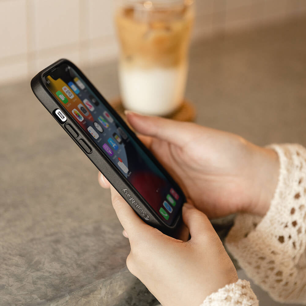 Apple iPhone 14 Kılıf Ultra İnce Şok Önleyicili Lisanslı Switcheasy Aero Plus Kapak Siyah