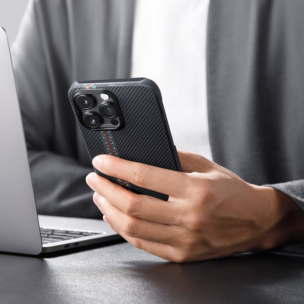 Apple iPhone 14 Pro Kılıf Magsafe Şarj Özellikli 600D Aramid Fiber Pitaka Tactile Woven Orchestra Serisi Rhapsody Kapak Siyah