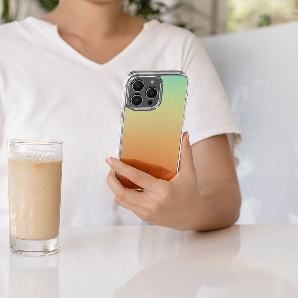 Apple iPhone 14 Pro Kılıf Renk Geçişli Kenarları Şeffaf Tasarımlı Lisanslı Switcheasy Crush Plus Kapak Starlight