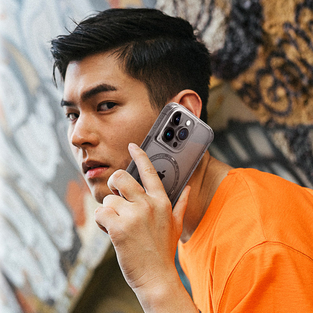 Apple iPhone 14 Pro Kılıf SkinArma Şeffaf Airbag Tasarımlı Magsafe Şarj Özellikli Saido Kapak Füme