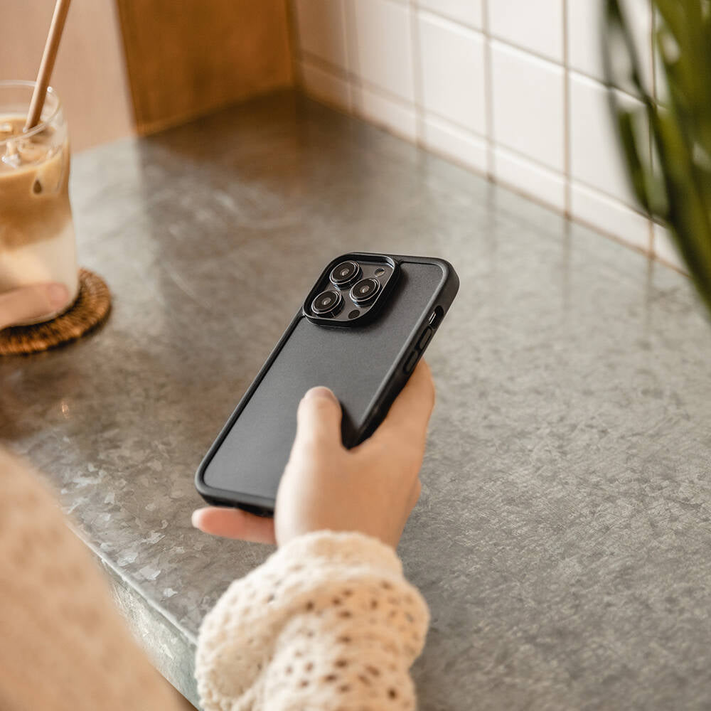 Apple iPhone 14 Pro Kılıf Ultra İnce Şok Önleyicili Lisanslı Switcheasy Aero Plus Kapak Siyah