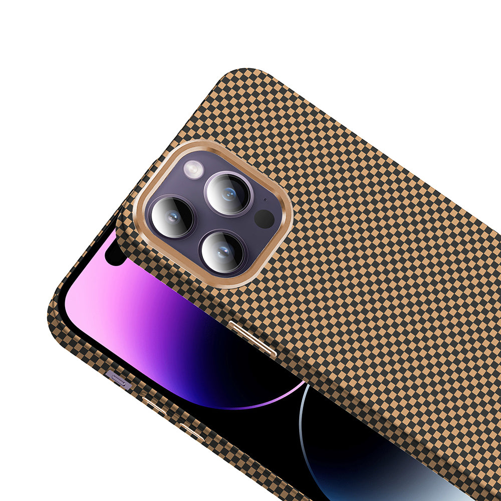 Apple iPhone 14 Pro Max Kılıf M-safe Şarj Özellikli Karbon Fiber Görünümlü Zore Gros Kapak Gold-Siyah