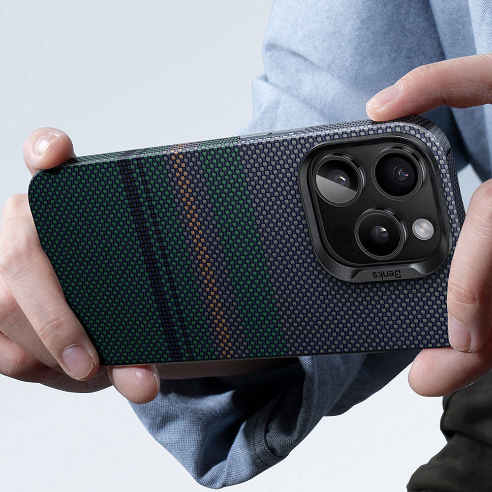 Apple iPhone 14 Pro Max Kılıf Magsafe Şarj Özellikli Karbon Fiber Tasarımlı Benks Aurora ArmorAir Kevlar Kapak Siyah