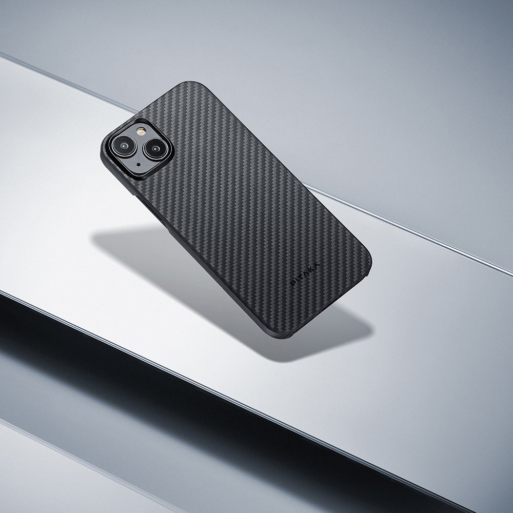 Apple iPhone 15 Plus Kılıf Magsafe Şarj Özellikli 1500D Aramid Fiber Pitaka Ultra-Slim Classic Serisi Black-Grey Twill Kapak Siyah-Gri