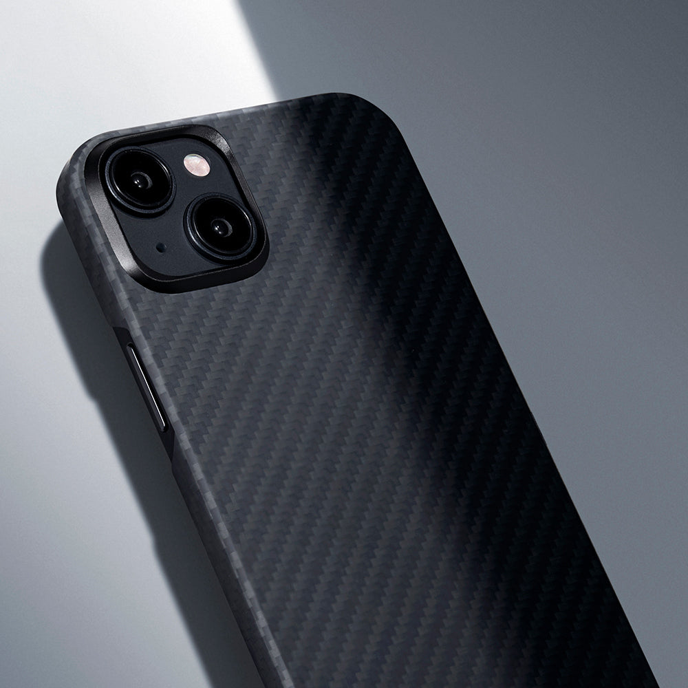 Apple iPhone 15 Plus Kılıf Magsafe Şarj Özellikli 1500D Aramid Fiber Pitaka Ultra-Slim Classic Serisi Black-Grey Twill Kapak Siyah-Gri