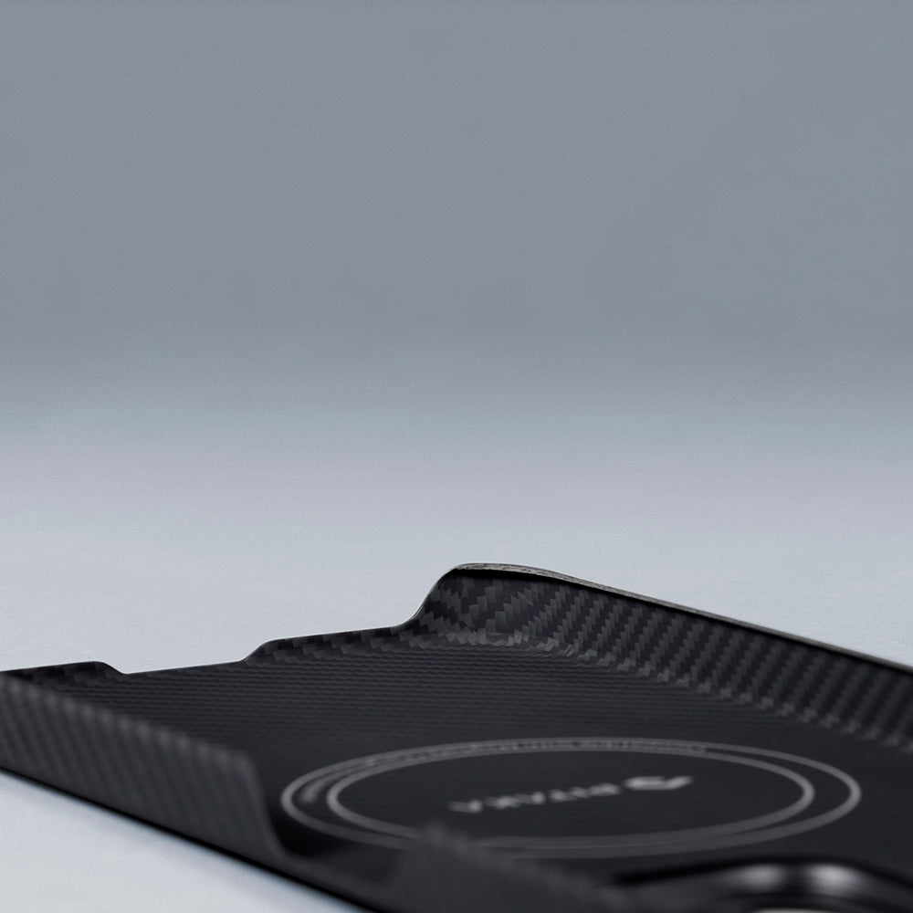 Apple iPhone 15 Plus Kılıf Magsafe Şarj Özellikli 600D Aramid Fiber Pitaka Ultra-Slim Classic Serisi Black-Grey Twill Kapak Siyah-Gri