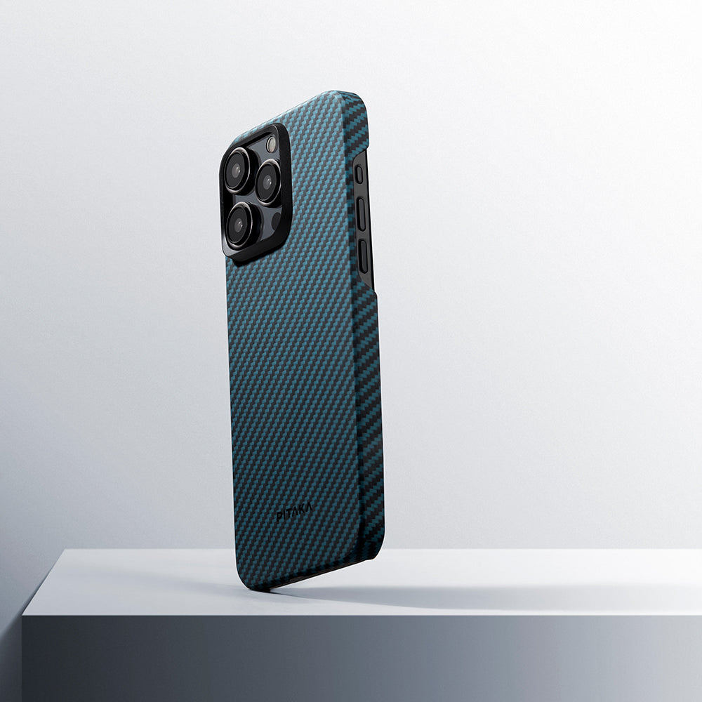 Apple iPhone 15 Pro Kılıf Magsafe Şarj Özellikli 1500D Aramid Fiber Pitaka Ultra-Slim Classic Serisi Black-Blue Twill Kapak Siyah-Mavi