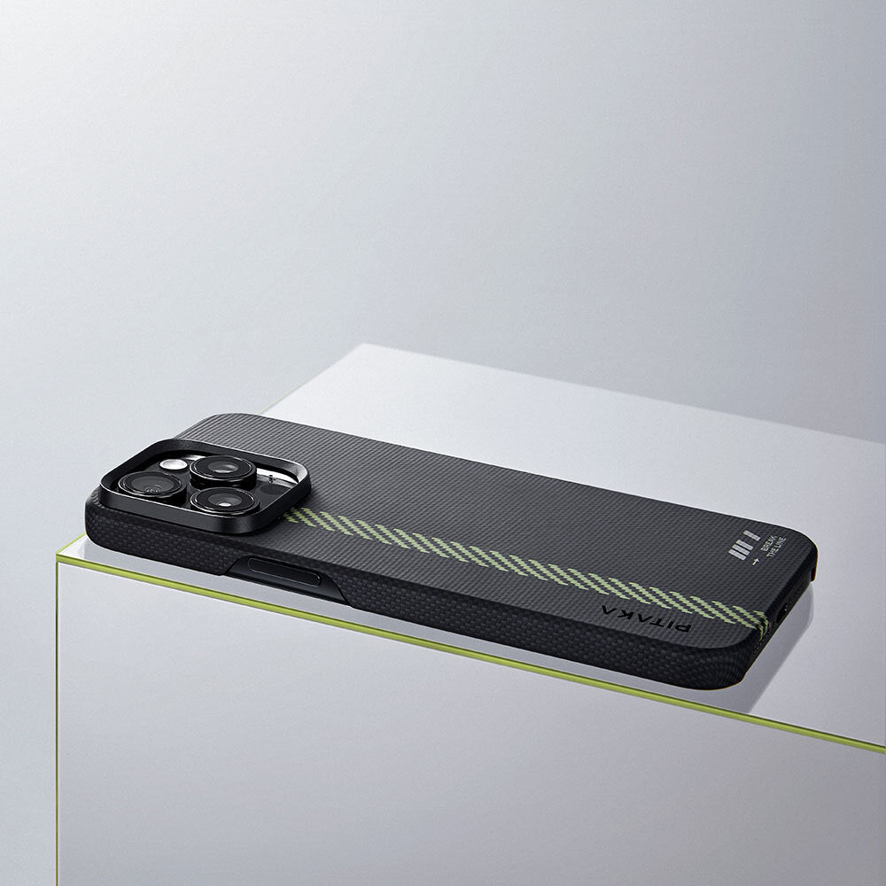 Apple iPhone 15 Pro Kılıf Magsafe Şarj Özellikli Aramid Fiber Pitaka Tactile Woven Break The Line Kapak Siyah