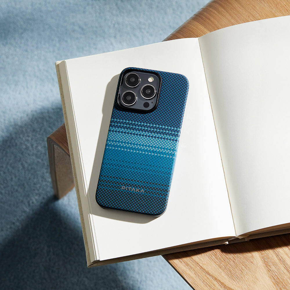 Apple iPhone 15 Pro Kılıf Magsafe Şarj Özellikli Aramid Fiber Pitaka Tactile Woven Sunset-Moonrise Serisi Moonrise Kapak Mavi