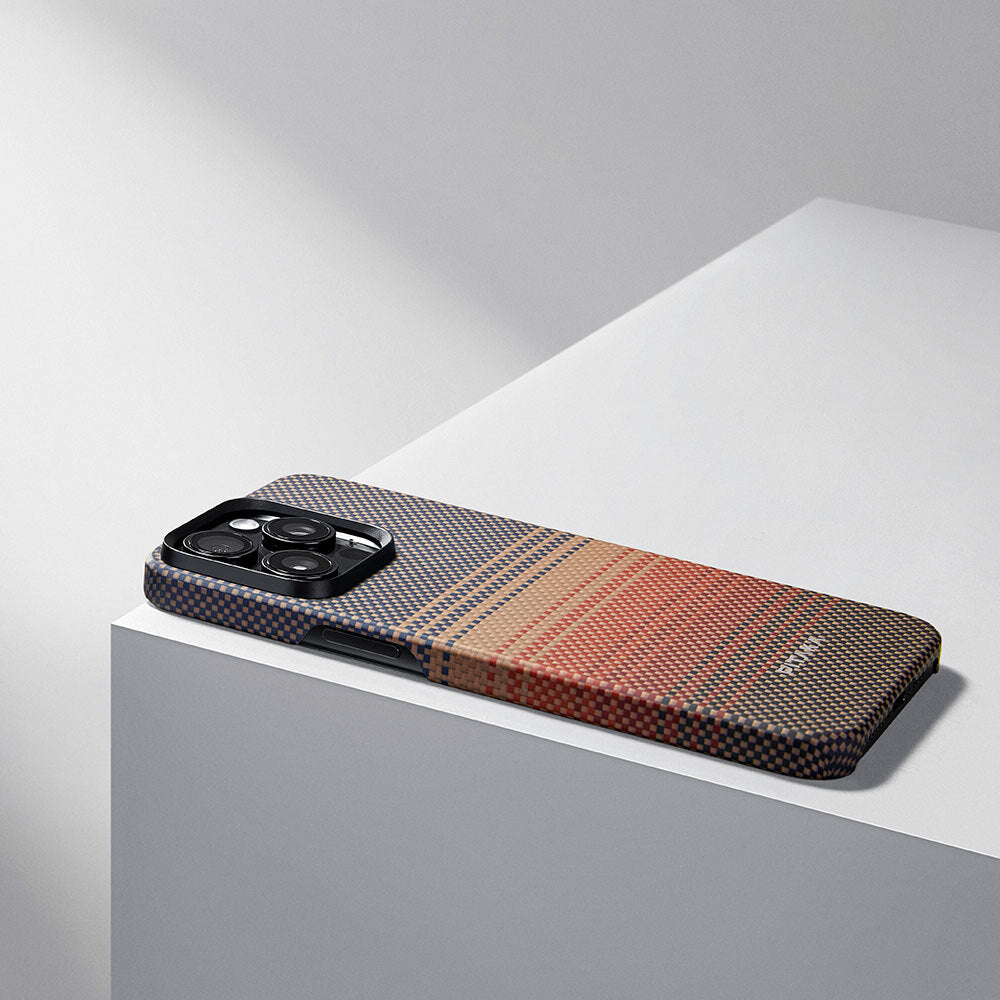 Apple iPhone 15 Pro Kılıf Magsafe Şarj Özellikli Aramid Fiber Pitaka Tactile Woven Sunset-Moonrise Serisi Sunset Kapak Kahverengi