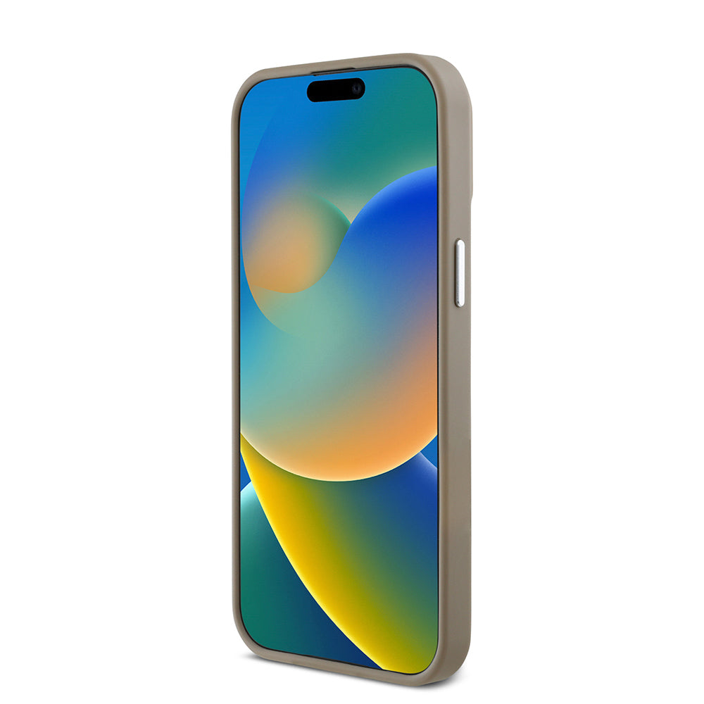 Apple iPhone 15 Pro Max Kılıf Guess Orjinal Lisanslı M-safe Şarj Özellikli Grained Triangle Kapak Kahverengi