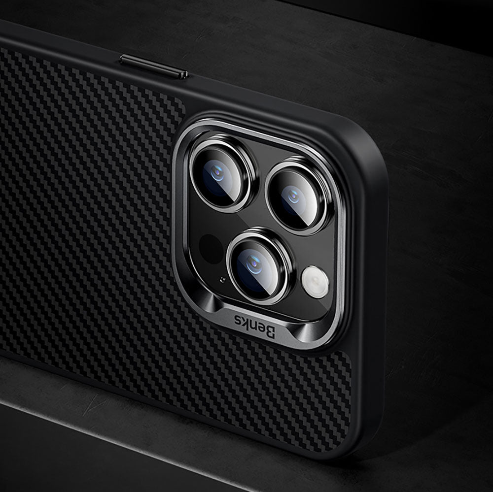 Apple iPhone 15 Pro Max Kılıf Karbon Fiber Magsafe Şarj Özellikli Benks Hybrid ArmorPro 600D Kevlar Kapak Siyah
