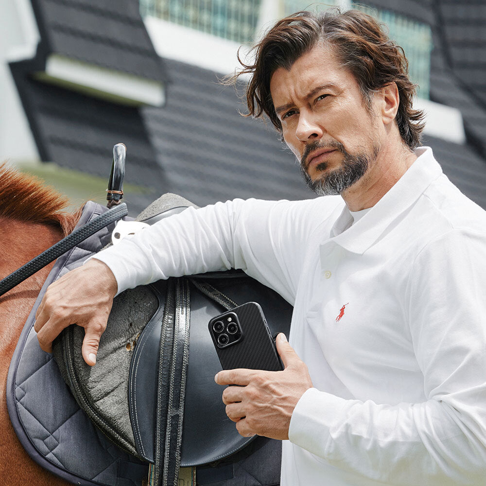 Apple iPhone 15 Pro Max Kılıf Magsafe Şarj Özellikli 1500D Aramid Fiber Pitaka Military-Grade Classic Serisi Black-Grey Twill Kapak Siyah-Gri