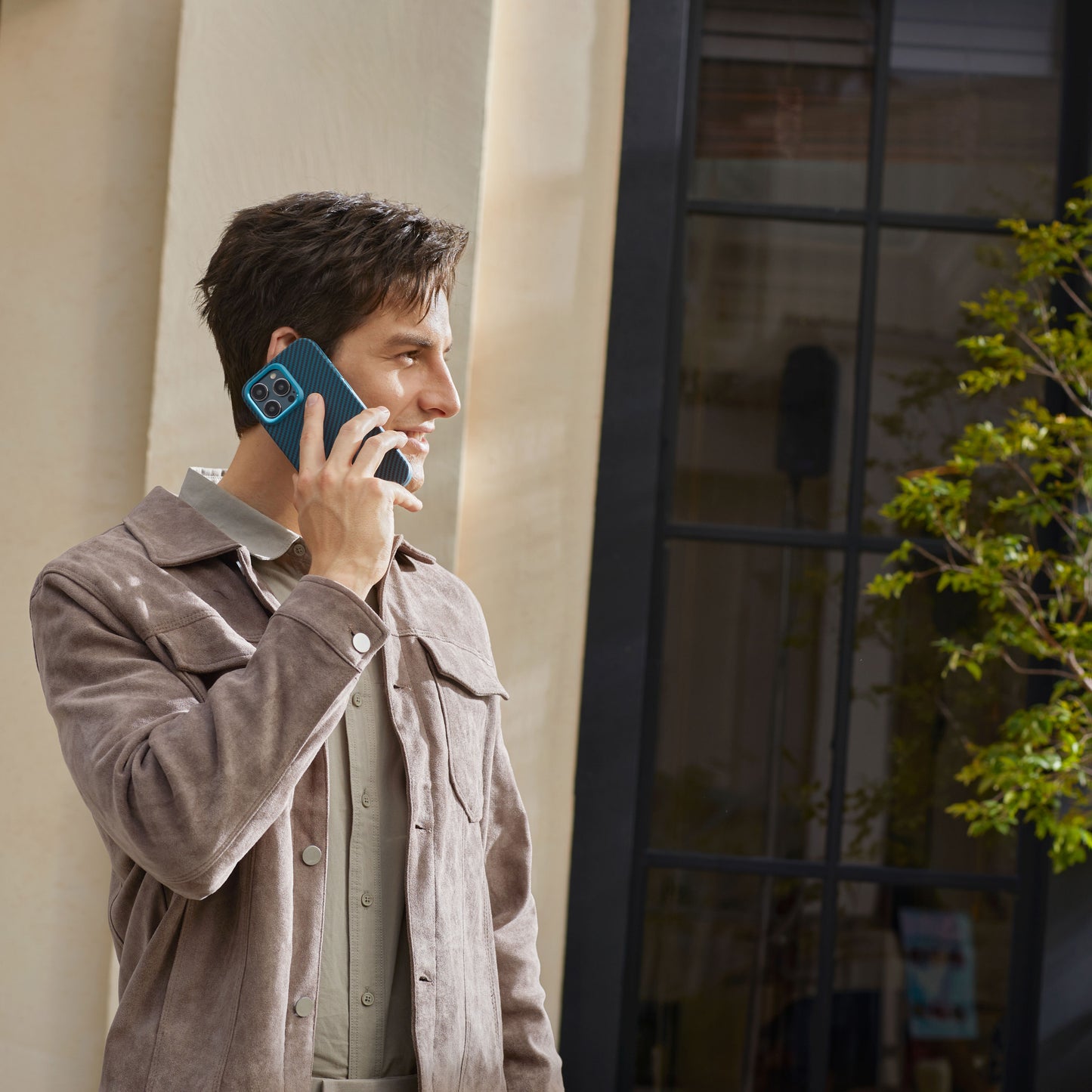 Apple iPhone 15 Pro Max Kılıf Magsafe Şarj Özellikli 1500D Aramid Fiber Pitaka Military-Grade Classic Serisi Black-Grey Twill Kapak Siyah-Gri