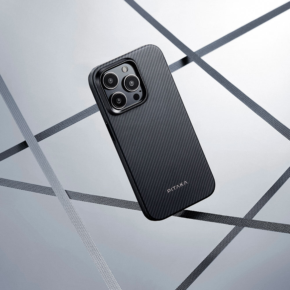 Apple iPhone 15 Pro Max Kılıf Magsafe Şarj Özellikli 600D Aramid Fiber Pitaka Military-Grade Classic Serisi Black-Grey Twill Kapak Siyah-Gri