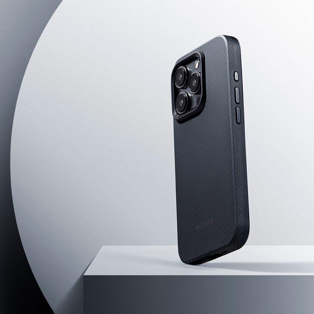 Apple iPhone 15 Pro Max Kılıf Magsafe Şarj Özellikli 600D Aramid Fiber Pitaka Military-Grade Classic Serisi Black-Grey Twill Kapak Siyah-Gri