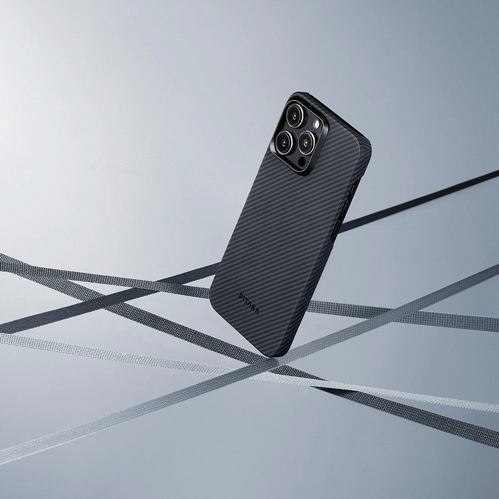 Apple iPhone 15 Pro Max Kılıf Magsafe Şarj Özellikli 600D Aramid Fiber Pitaka Ultra-Slim Classic Serisi Black-Grey Twill Kapak Siyah-Gri