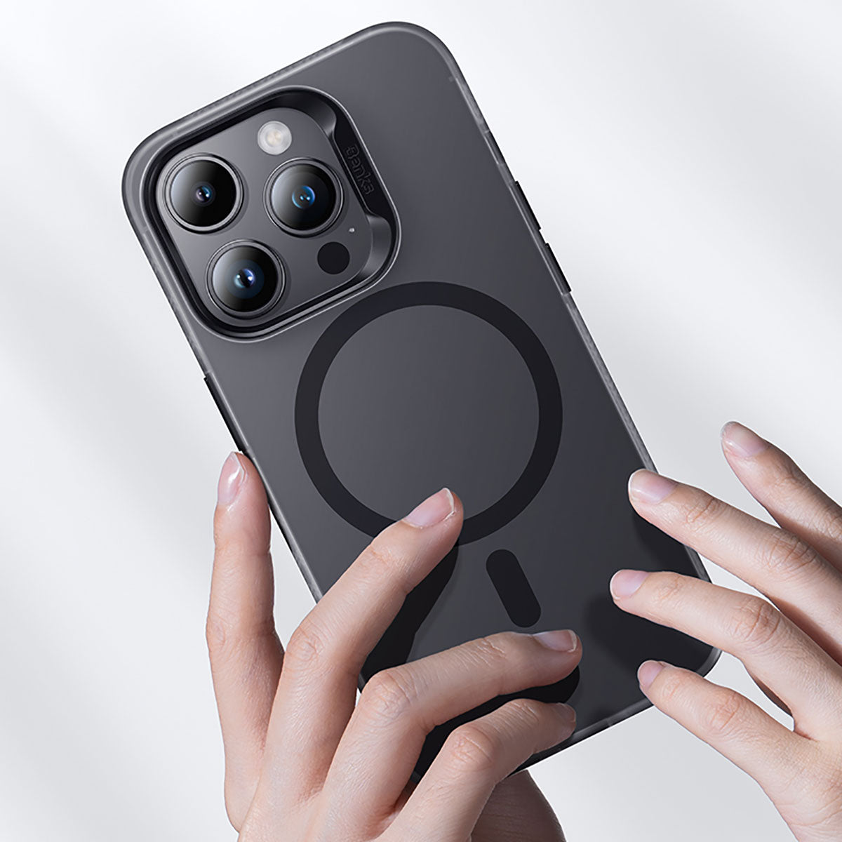 Apple iPhone 15 Pro Max Kılıf Magsafe Şarj Özellikli Benks Lucid Armor Kapak Beyaz