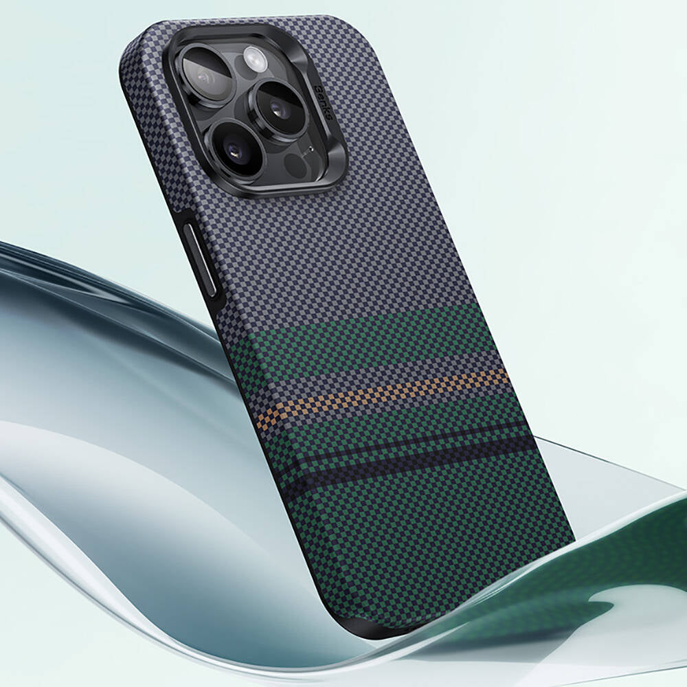 Apple iPhone 15 Pro Max Kılıf Magsafe Şarj Özellikli Karbon Fiber Tasarımlı Benks Aurora ArmorPro Kevlar Kapak Siyah