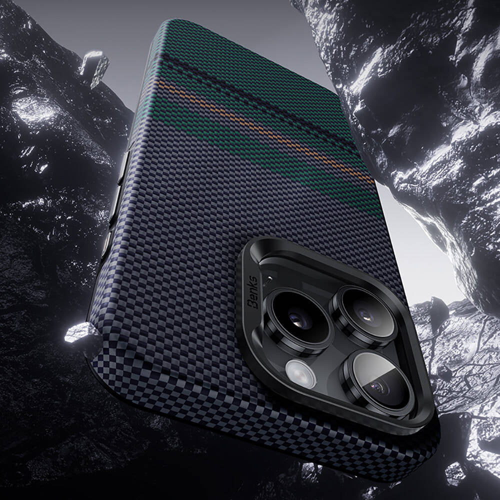 Apple iPhone 15 Pro Max Kılıf Magsafe Şarj Özellikli Karbon Fiber Tasarımlı Benks Aurora ArmorPro Kevlar Kapak Siyah