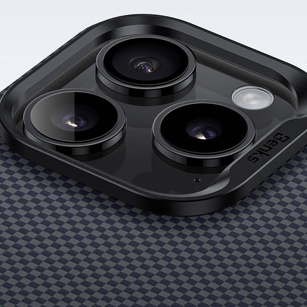 Apple iPhone 15 Pro Max Kılıf Magsafe Şarj Özellikli Karbon Fiber Tasarımlı Benks Aurora ArmorPro Kevlar Kapak Siyah