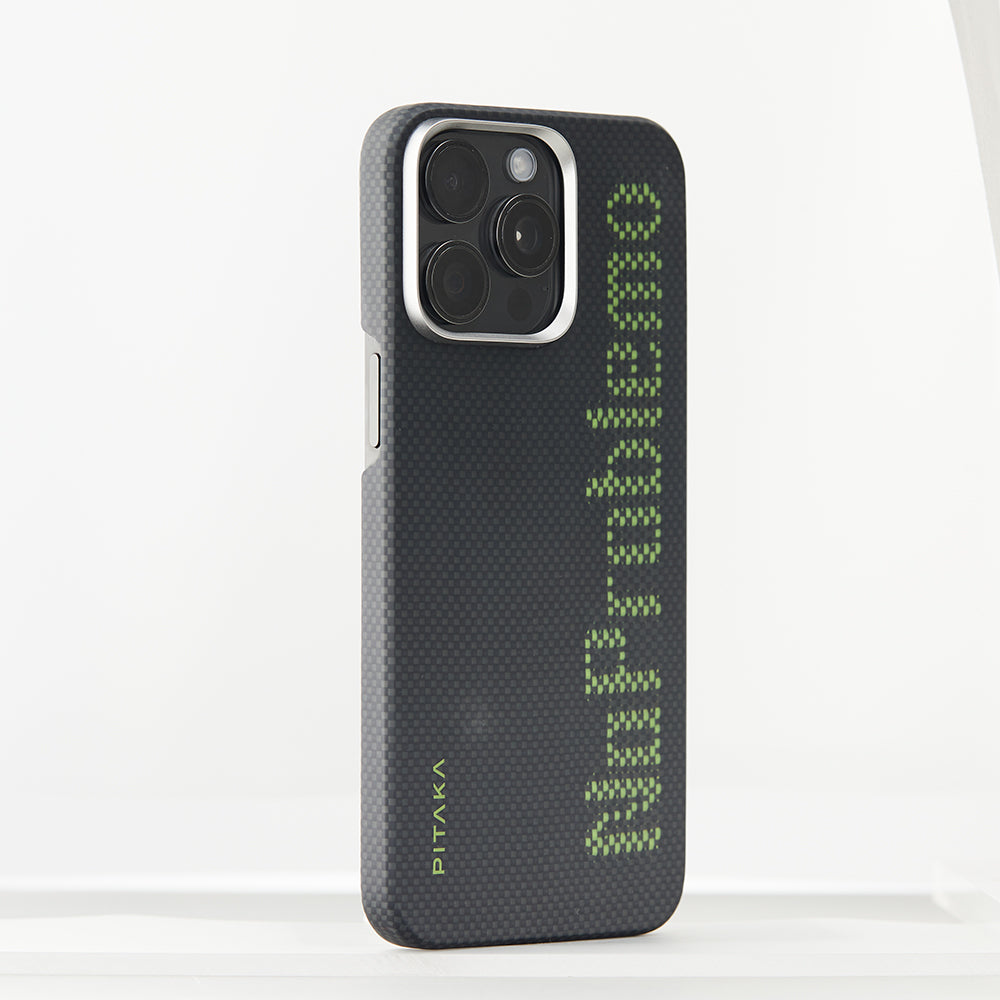 Apple iPhone 15 Pro Max Kılıf  Magsafe Şarj Özellikli Lumintex Teknolojili Fosforlu Aramid Fiber Pitaka Tactile Woven Aries Serisi Kapak Siyah-Mavi