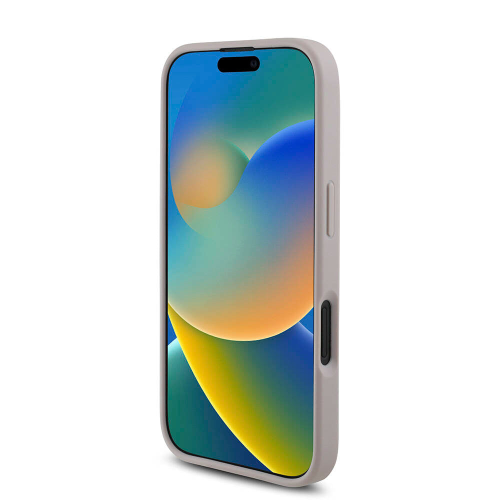 Apple iPhone 16 Kılıf Guess Orjinal Lisanslı PU Deri 4G Desenli Metal Büyük 4G ve Yazı Logolu Kapak Kahverengi