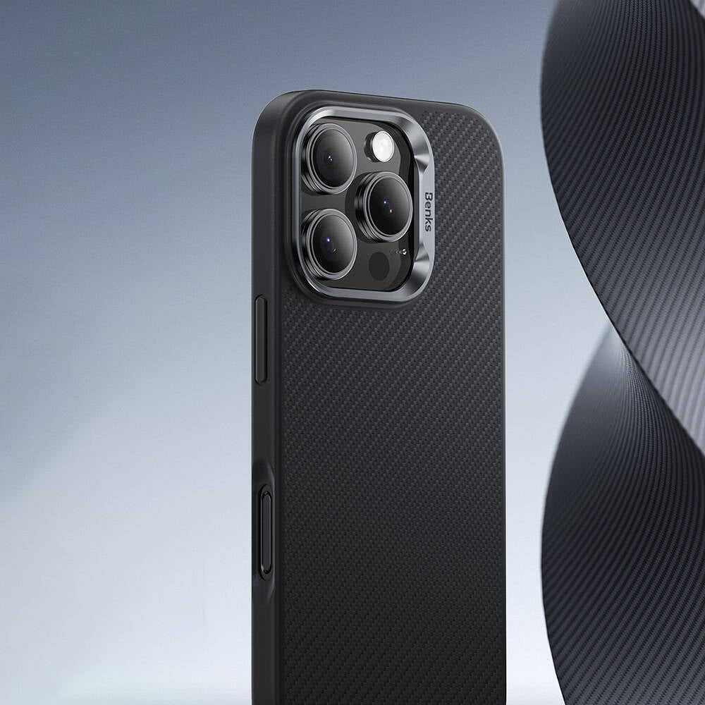 Apple iPhone 16 Kılıf Karbon Fiber Magsafe Şarj Özellikli Benks Hybrid ArmorPro 600D Kevlar Kapak Siyah