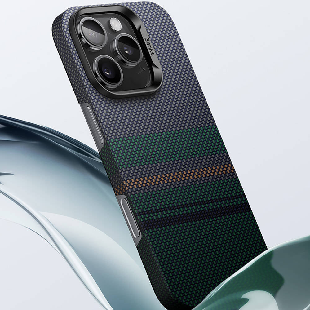 Apple iPhone 16 Plus Kılıf Magsafe Şarj Özellikli Karbon Fiber Tasarımlı Benks Aurora ArmorAir Kevlar Kapak Siyah