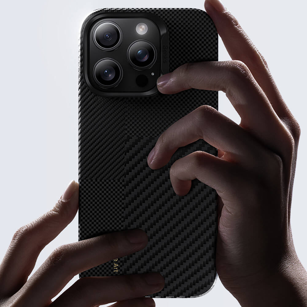Apple iPhone 16 Pro Kılıf Magsafe Şarj Özellikli Karbon Fiber Benks Montage ArmorAir Kevlar Kapak Siyah