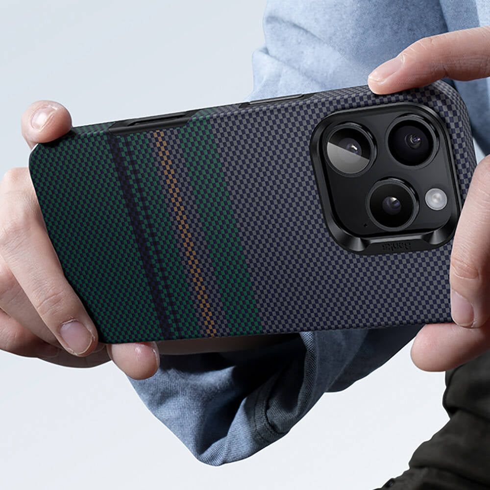 Apple iPhone 16 Pro Kılıf Magsafe Şarj Özellikli Karbon Fiber Tasarımlı Benks Aurora ArmorPro Kevlar Kapak Siyah