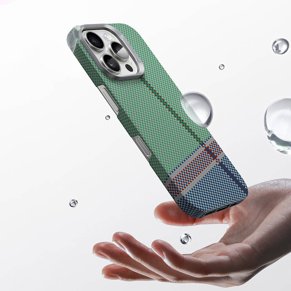 Apple iPhone 16 Pro Kılıf Magsafe Şarj Özellikli Karbon Fiber Tasarımlı Benks Passion Green ArmorAir Kevlar Kapak Yeşil