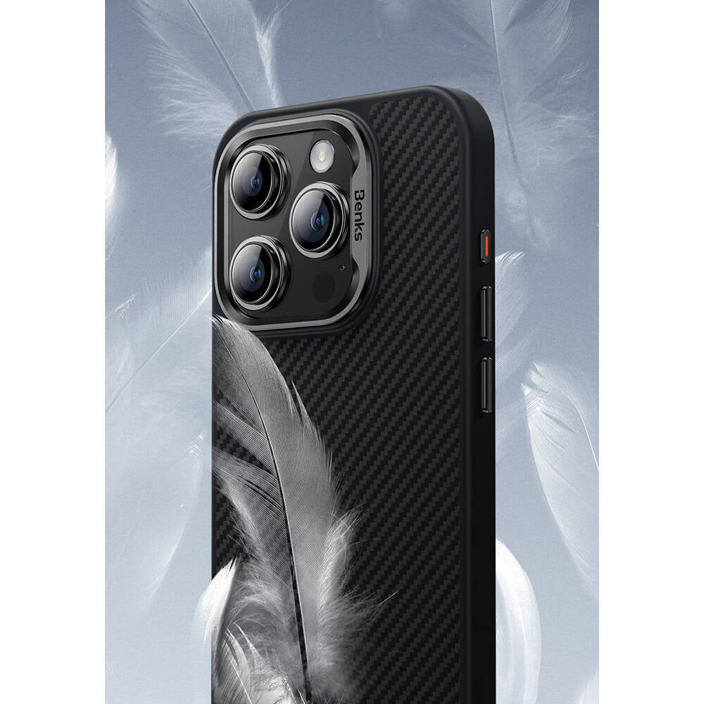 Apple iPhone 16 Pro Max Kılıf Karbon Fiber Magsafe Şarj Özellikli Benks Hybrid ArmorPro 600D Kevlar Kapak Siyah