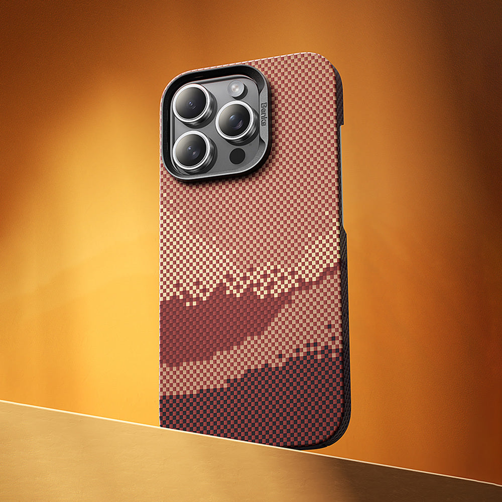 Apple iPhone 16 Pro Max Kılıf Magsafe Şarj Özellikli Benks GoldenTide ArmorAir 600D Kevlar Kapak Gold