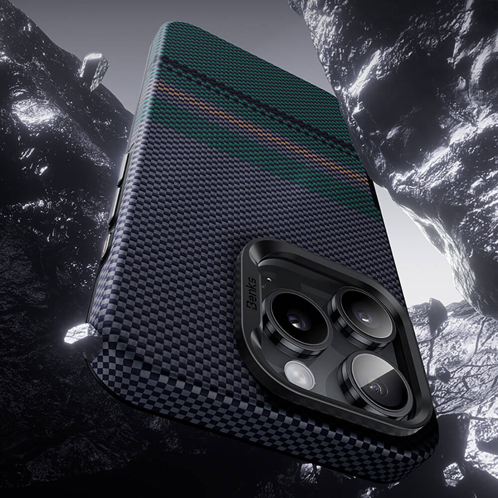 Apple iPhone 16 Pro Max Kılıf Magsafe Şarj Özellikli Karbon Fiber Tasarımlı Benks Aurora ArmorPro Kevlar Kapak Siyah