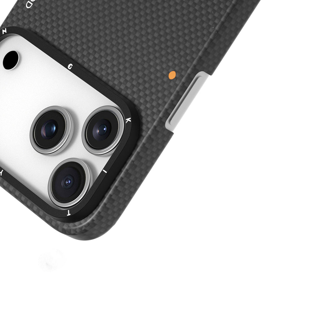 Apple iPhone 17 Pro Kılıf M-safe Şarj Özellikli Aramid Fiber Youngkit 1500D Kevlar Extreme Wing Titanyum-Gold Serisi Kapak Siyah