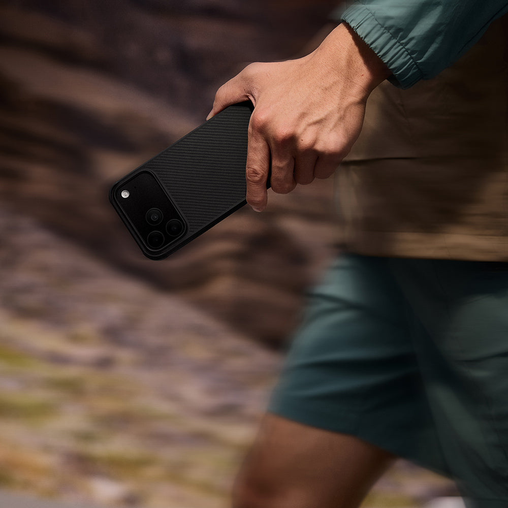 Apple iPhone 17 Pro Kılıf M-safe Şarj Özellikli Pitaka Aramid Pro Guard Serisi Black-Gray Kapak Siyah-Gri