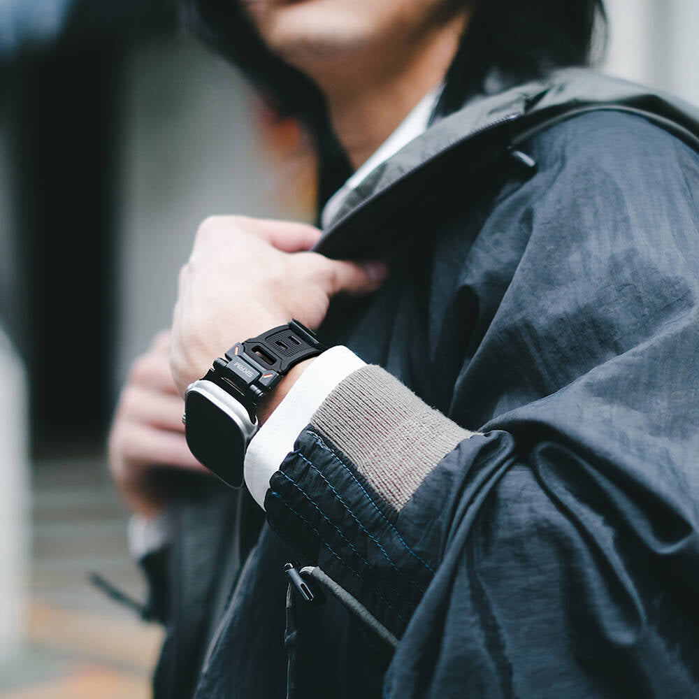 Apple Watch 44mm SkinArma Titon Serisi Hava Alabilen Delikli Silikon Kordon Turuncu