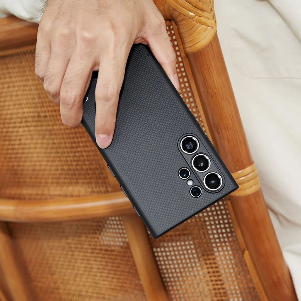 Galaxy S24 Ultra Kılıf Magsafe Şarj Özellikli Aramid Fiber 3 Fonksiyon Butonlu Pitaka PinButton Serisi Kapak Siyah-Gri