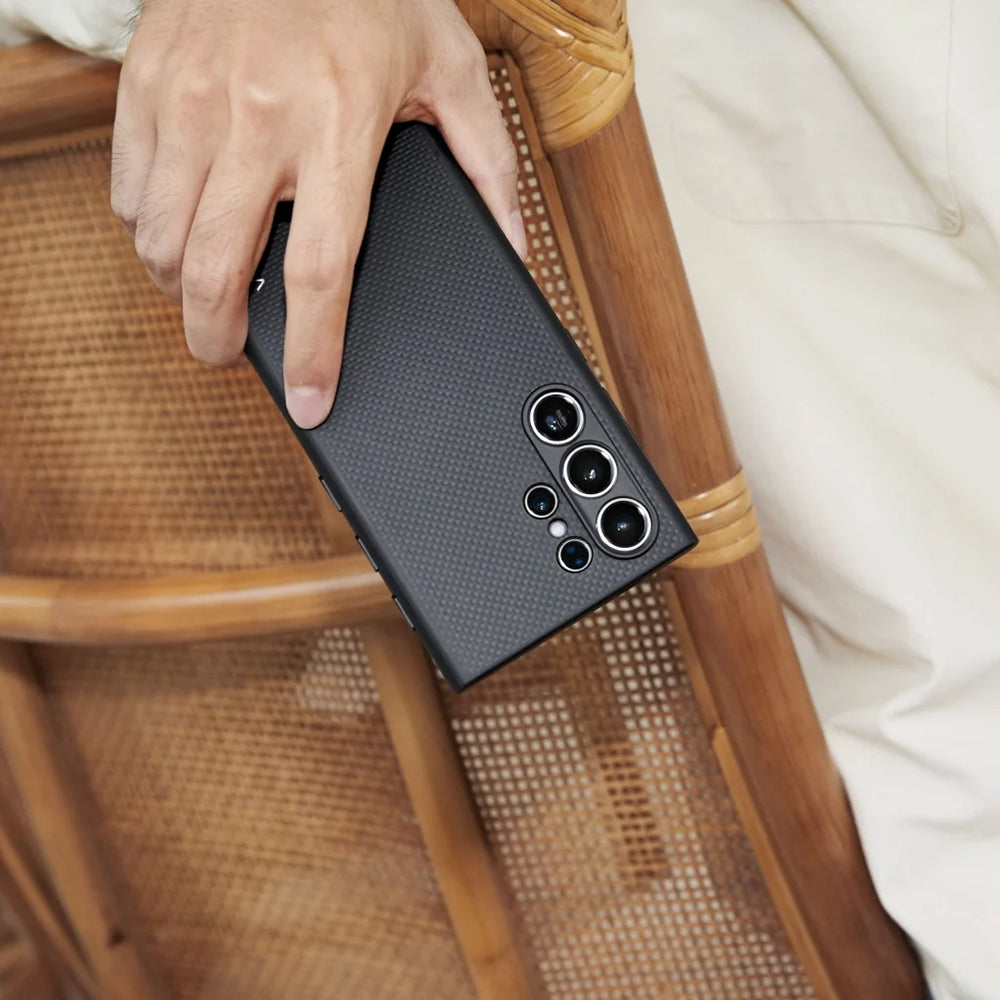 Galaxy S24 Ultra Kılıf Magsafe Şarj Özellikli Aramid Fiber 3 Fonksiyon Butonlu Pitaka PinButton Serisi Kapak Siyah-Gri