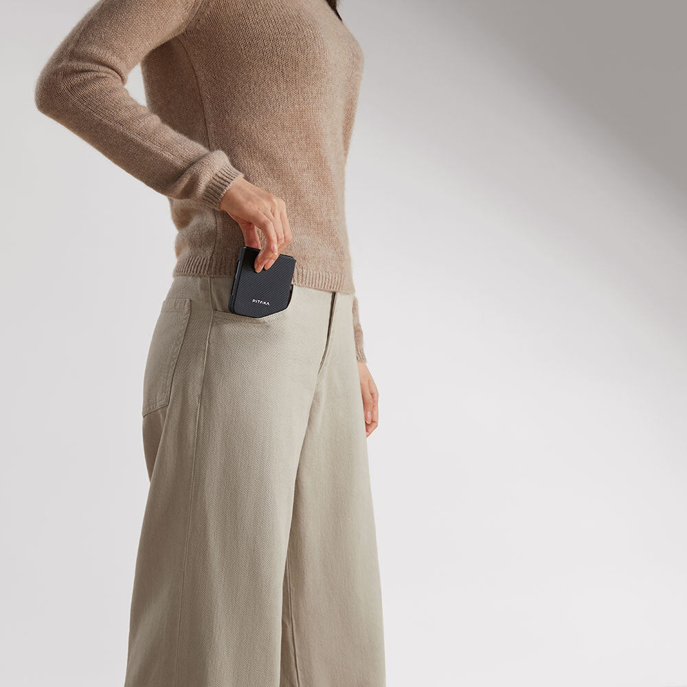 Galaxy Z Flip 6 Kılıf Magsafe Şarj Özellikli 600D Aramid Fiber Pitaka Ultra-Slim Classic Serisi Black-Grey Twill Kapak Siyah-Gri